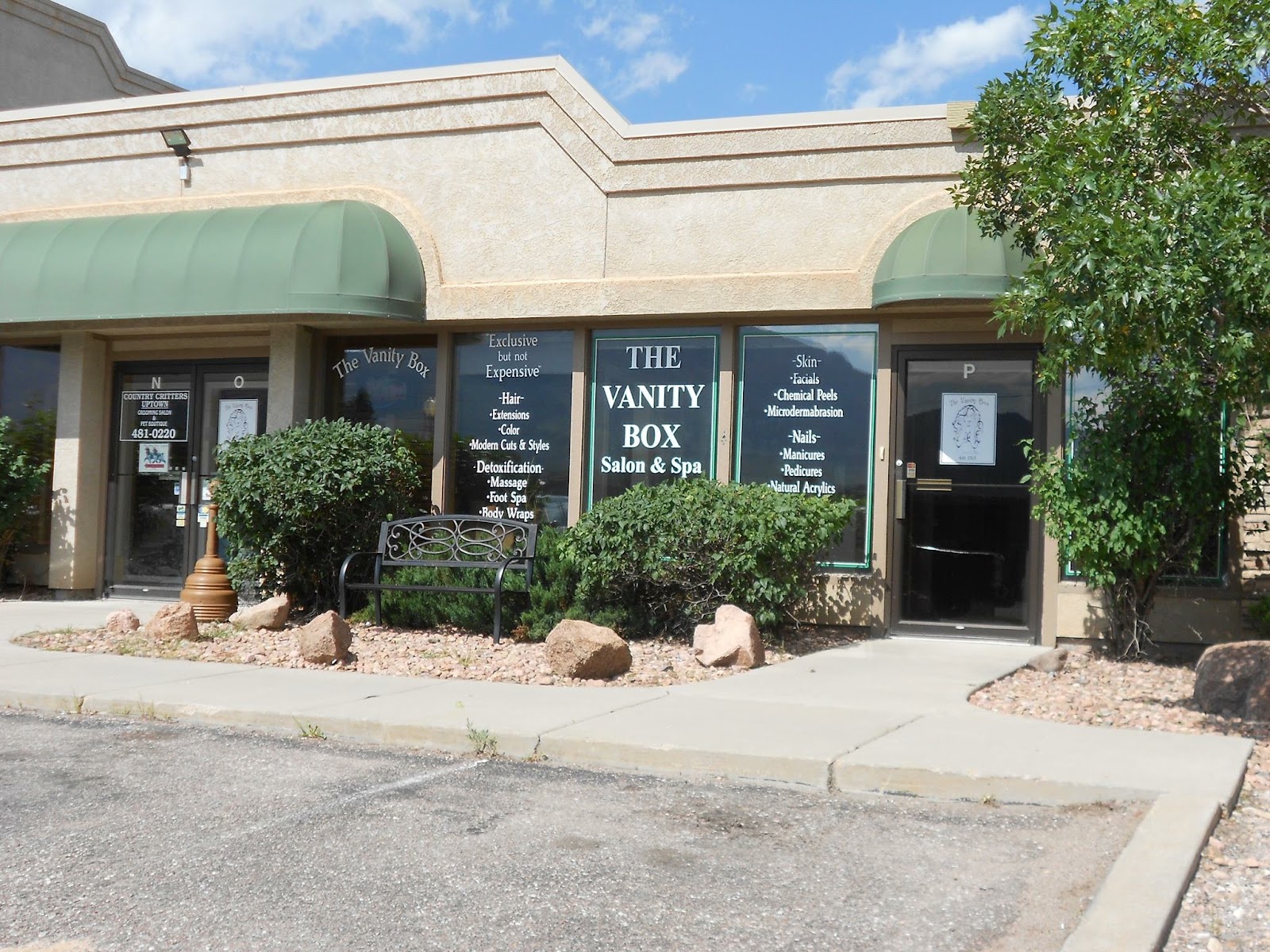 Vanity Box Salon & Spa logo